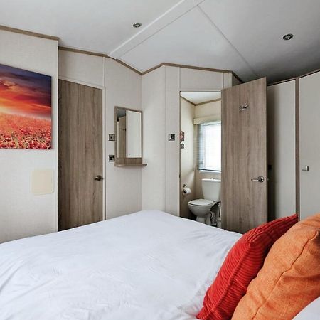 Caravan In The Cotswolds Cirencester Exterior foto