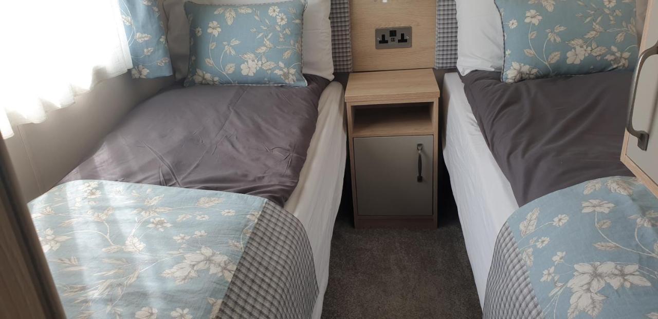 Caravan In The Cotswolds Cirencester Exterior foto