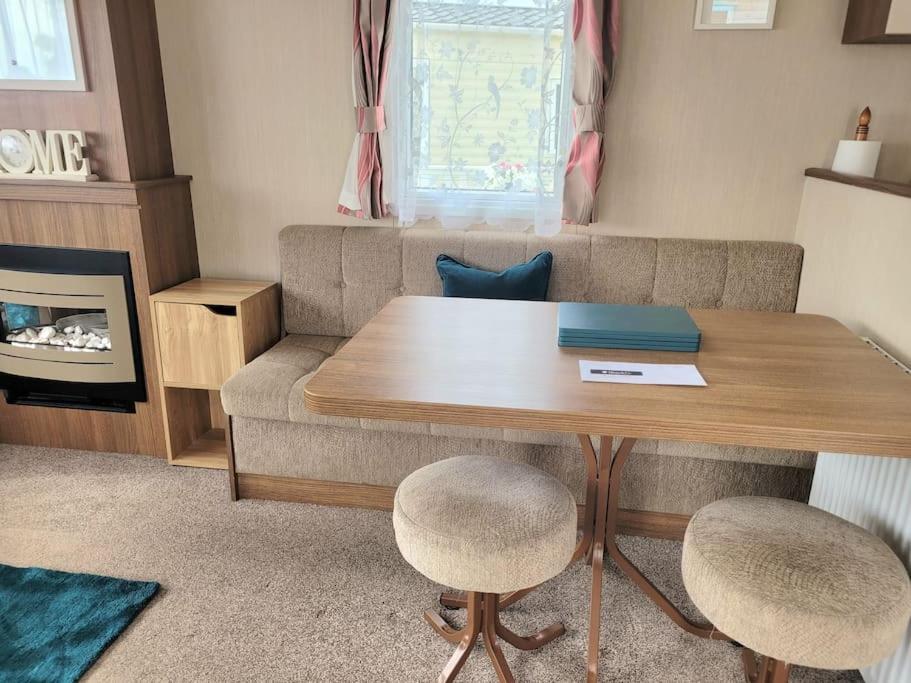 Caravan In The Cotswolds Cirencester Exterior foto