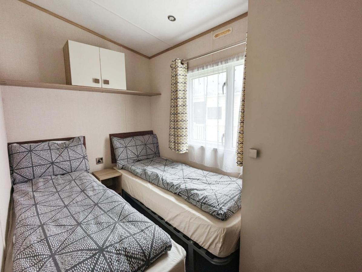 Caravan In The Cotswolds Cirencester Exterior foto